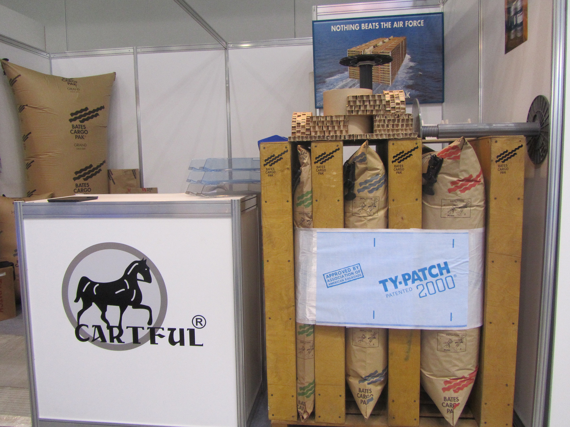 КАТФУЛ на выставке ТрансРоссия 2016, стяжные ремни, Надувные пакеты Bates Cargo Pak, Ty-Gard 2000, Распорка Void-Gard, оборудование для безопасной транспортировки груза, Современные средства фиксации, размещение и крепление груза