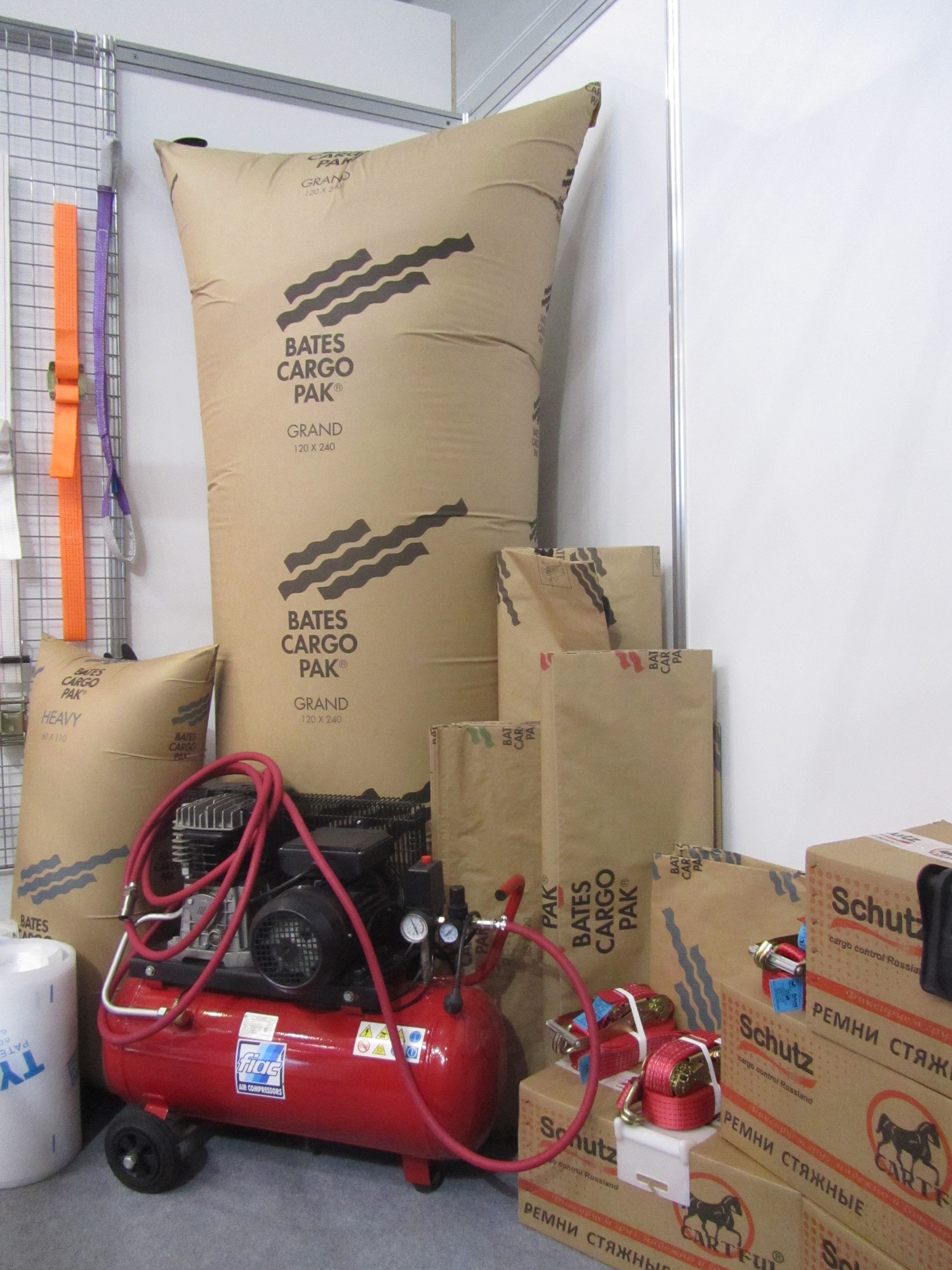 КАТФУЛ на выставке ТрансРоссия 2016, стяжные ремни, Надувные пакеты Bates Cargo Pak, Ty-Gard 2000, Распорка Void-Gard, оборудование для безопасной транспортировки груза, Современные средства фиксации, размещение и крепление груза